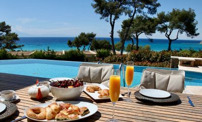 What to rent for your vacation in Greece: Hotel or Villa? Useful tips